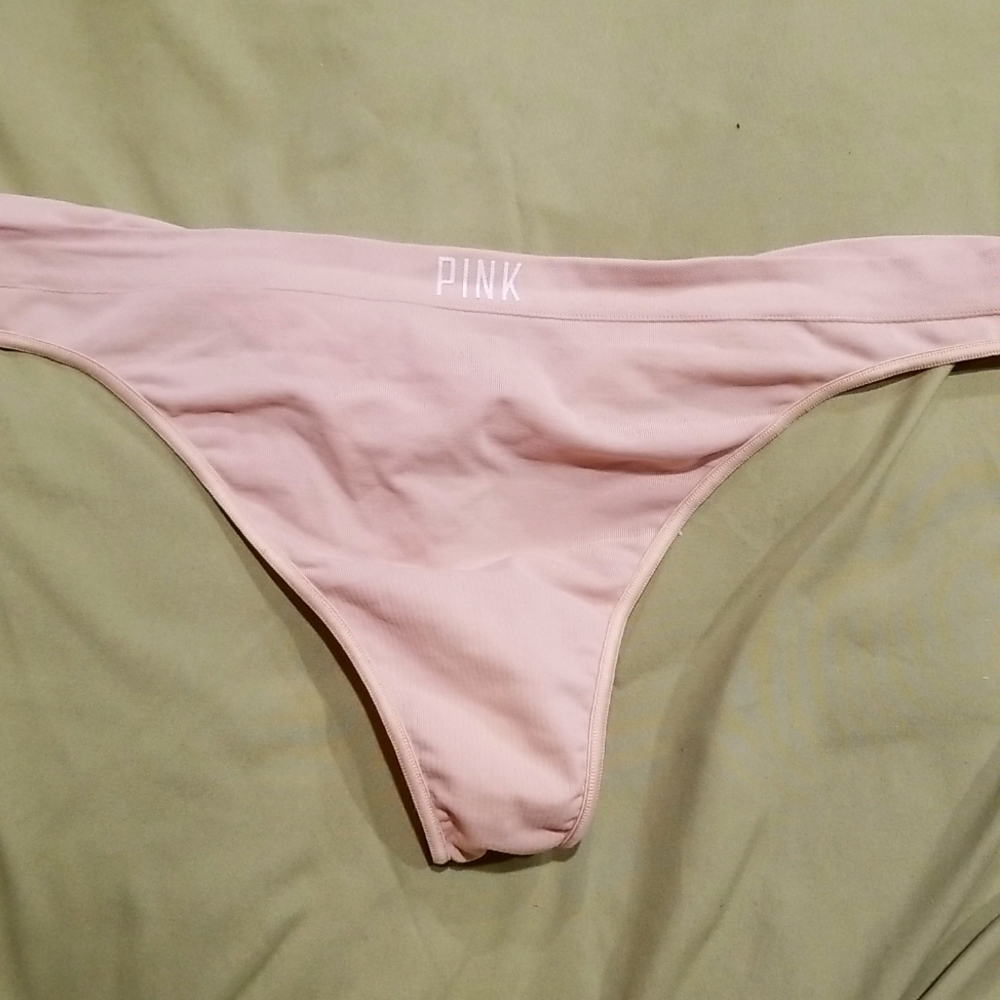 VS pink thong